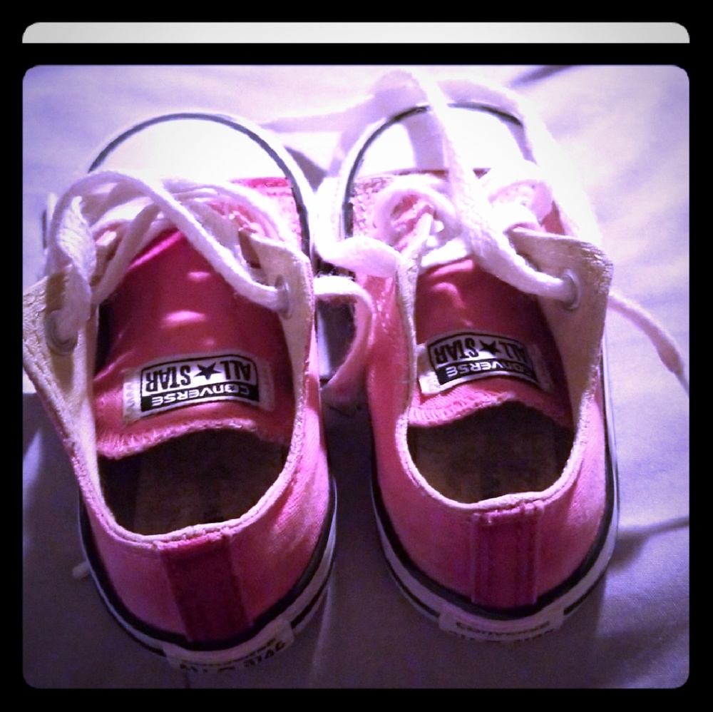 Super Cute authentic Chucks..converse baby pink